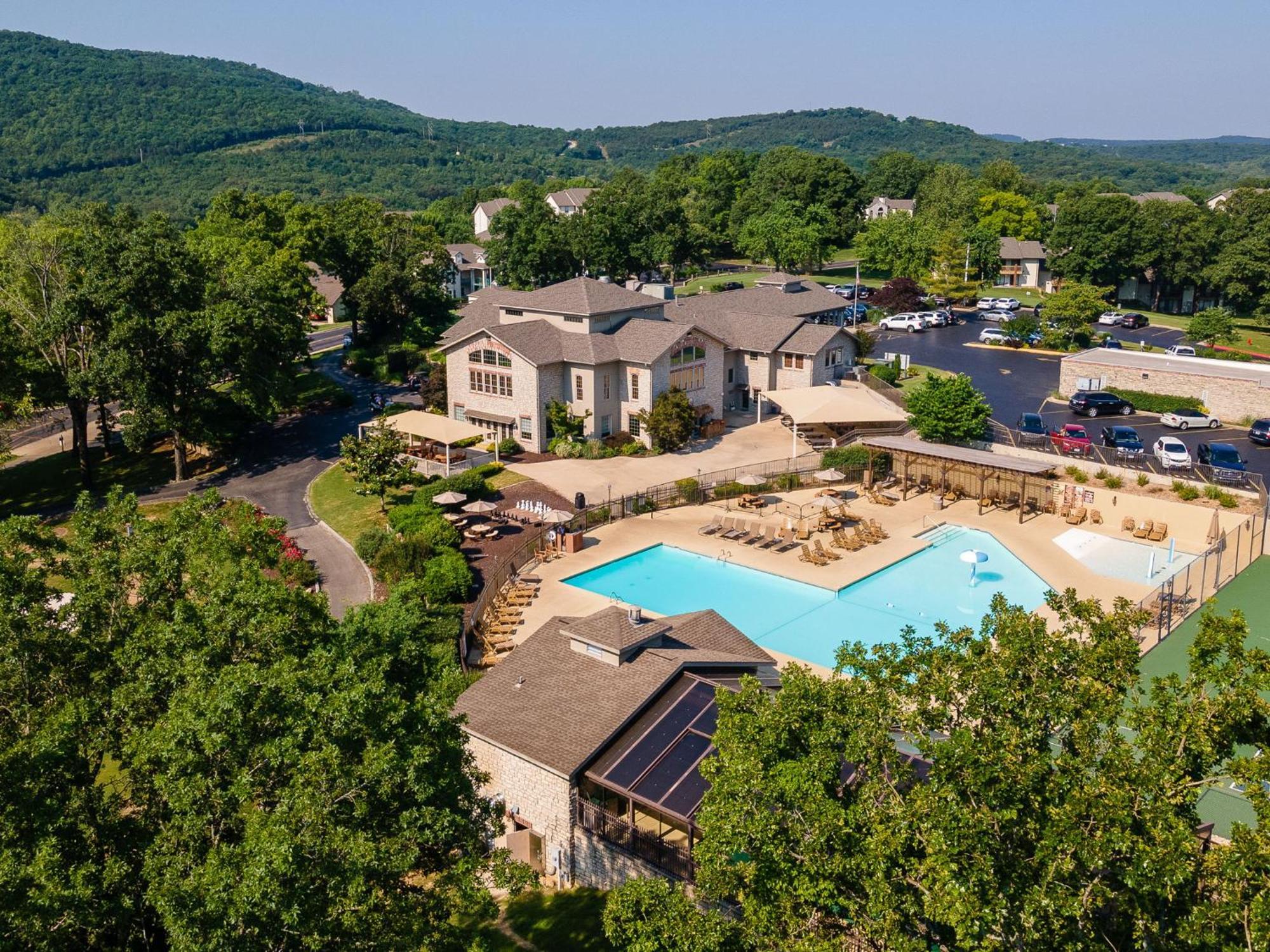 Elegant Lakeside Retreat In Branson Exterior foto